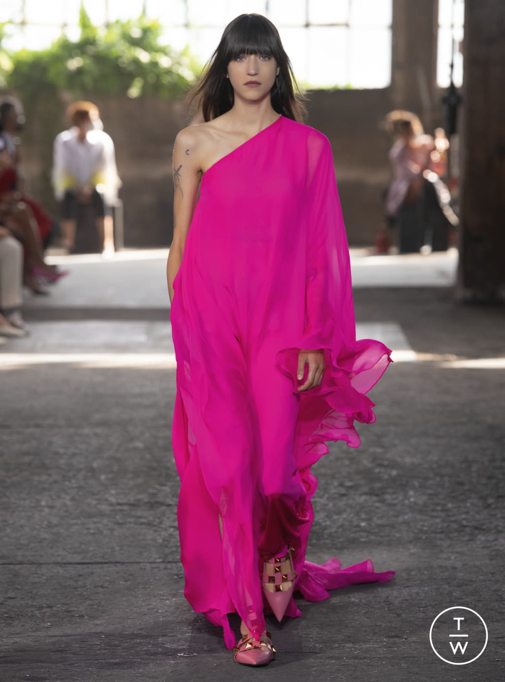 Fashion Week Milan Spring/Summer 2021 look 57 from the Valentino collection 女装