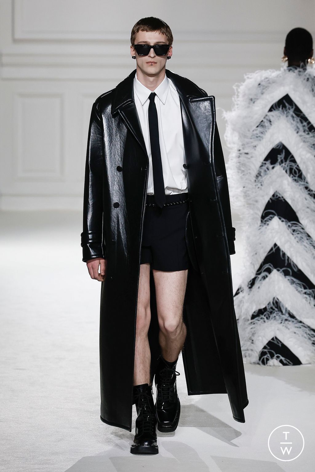 Fashion Week Paris Fall/Winter 2023 look 11 from the Valentino collection 女装