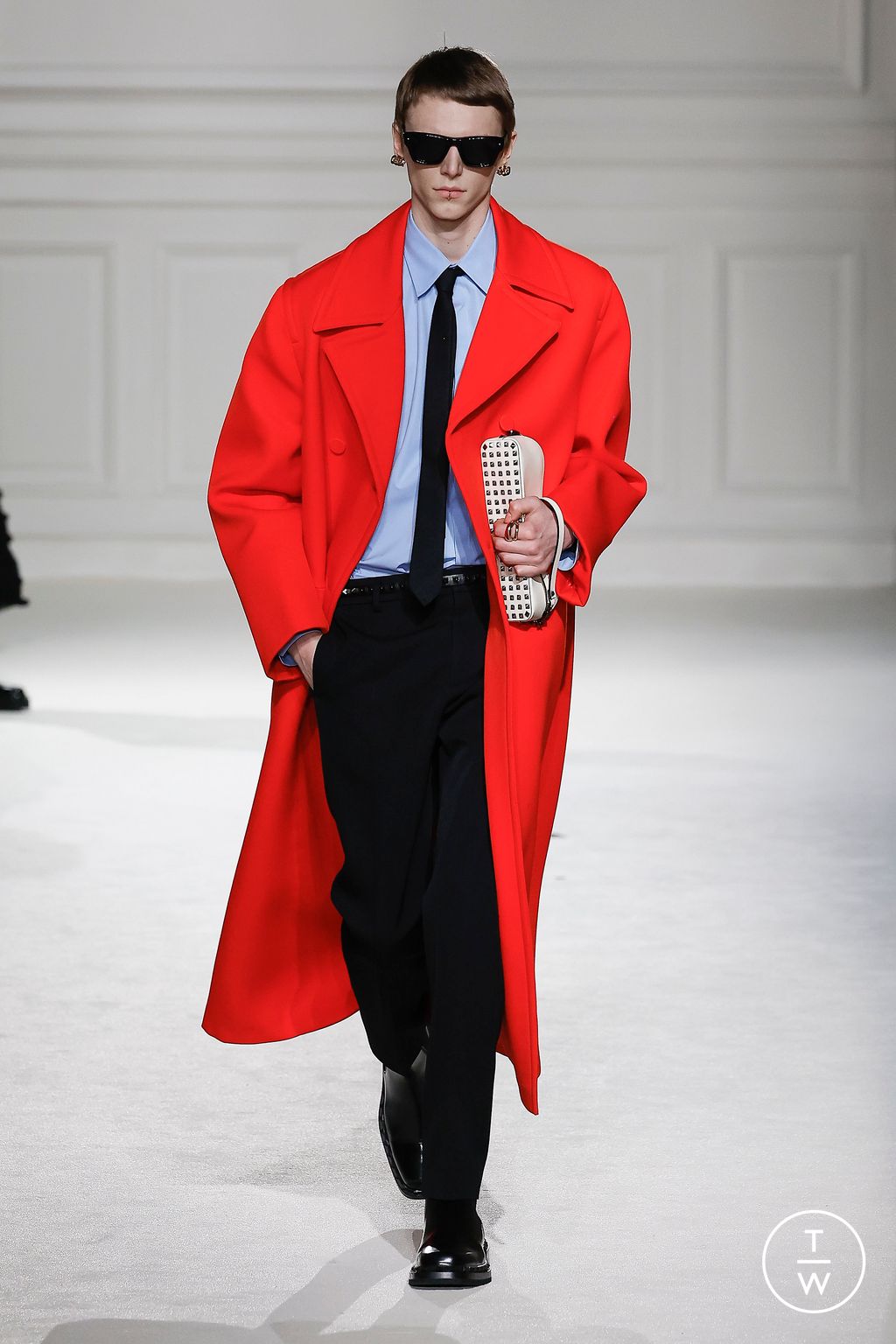 Fashion Week Paris Fall/Winter 2023 look 49 from the Valentino collection womenswear