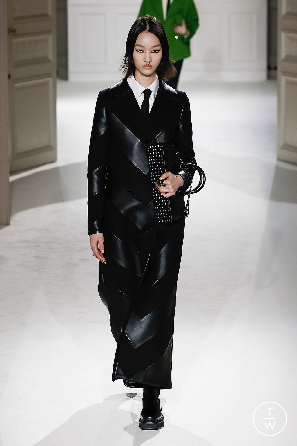 Fashion Week Paris Fall/Winter 2023 look 64 from the Valentino collection womenswear
