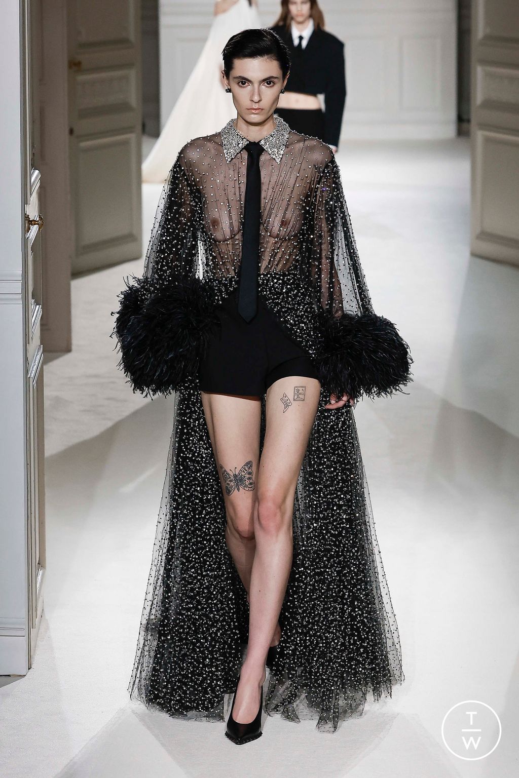 Fashion Week Paris Fall/Winter 2023 look 69 de la collection Valentino womenswear