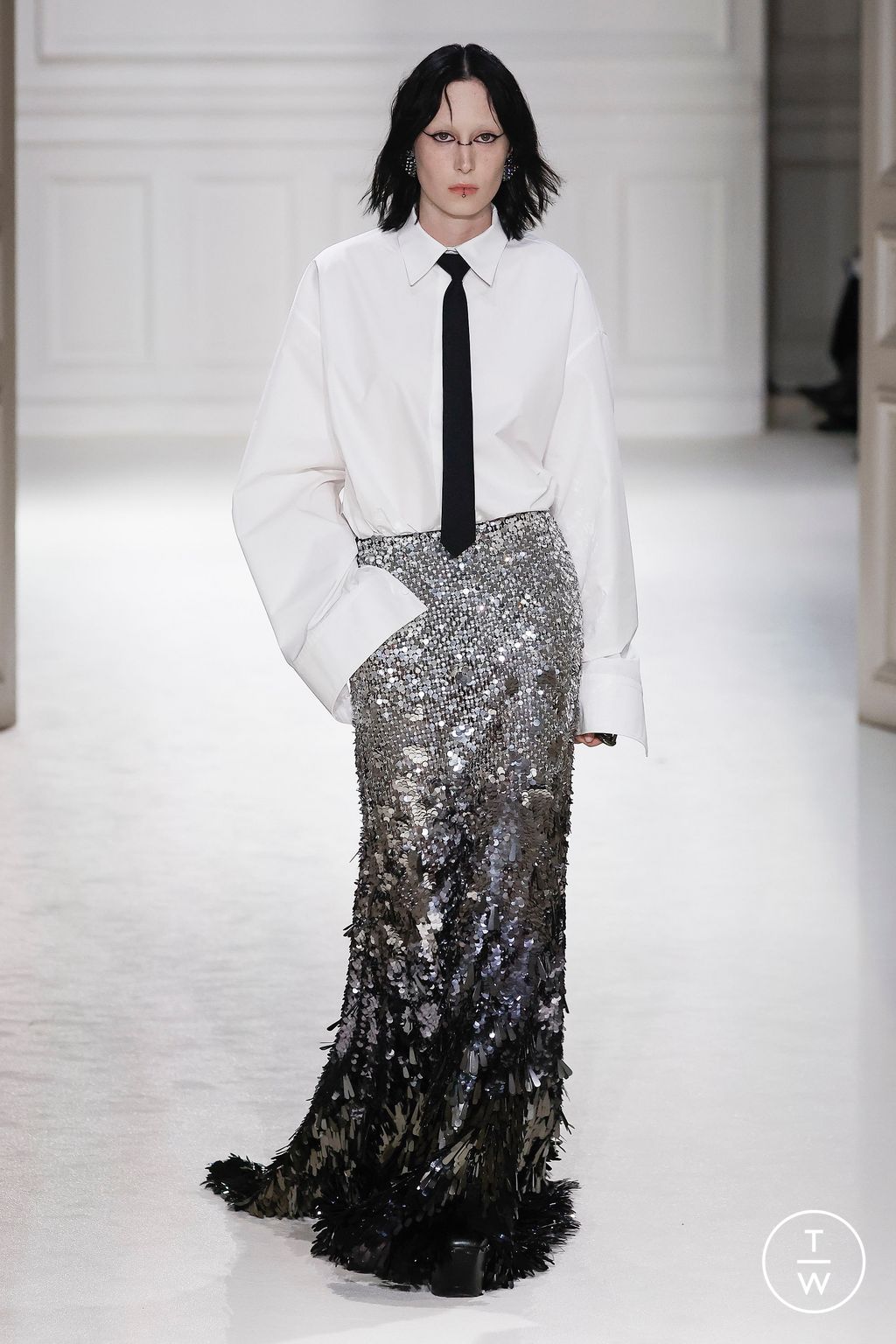 Fashion Week Paris Fall/Winter 2023 look 73 from the Valentino collection 女装