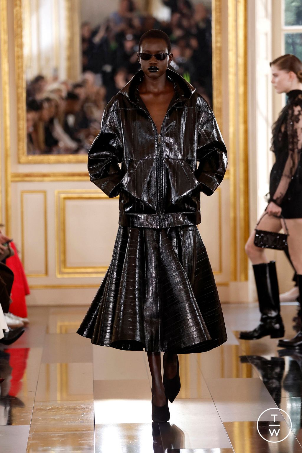 Fashion Week Paris Fall/Winter 2024 look 14 from the Valentino collection womenswear
