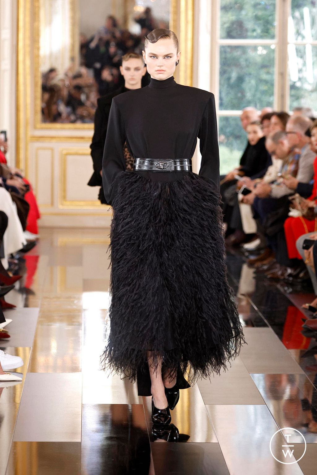 Fashion Week Paris Fall/Winter 2024 look 15 de la collection Valentino womenswear