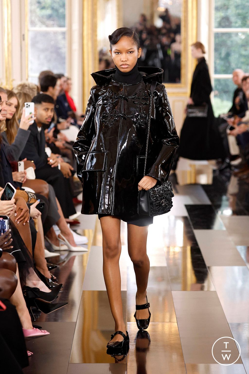 Fashion Week Paris Fall/Winter 2024 look 24 from the Valentino collection 女装