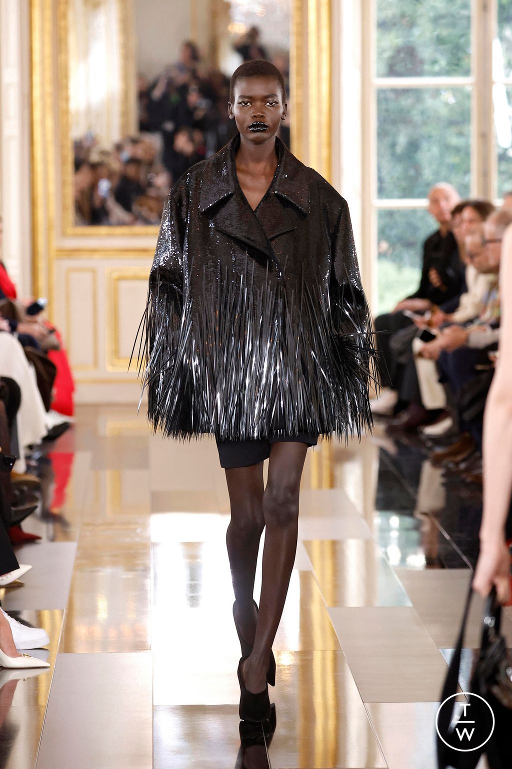Fashion Week Paris Fall/Winter 2024 look 28 de la collection Valentino womenswear