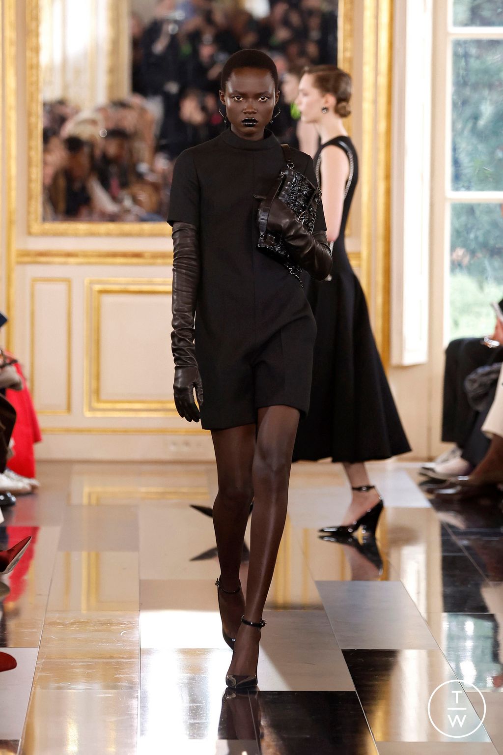 Fashion Week Paris Fall/Winter 2024 look 38 from the Valentino collection womenswear