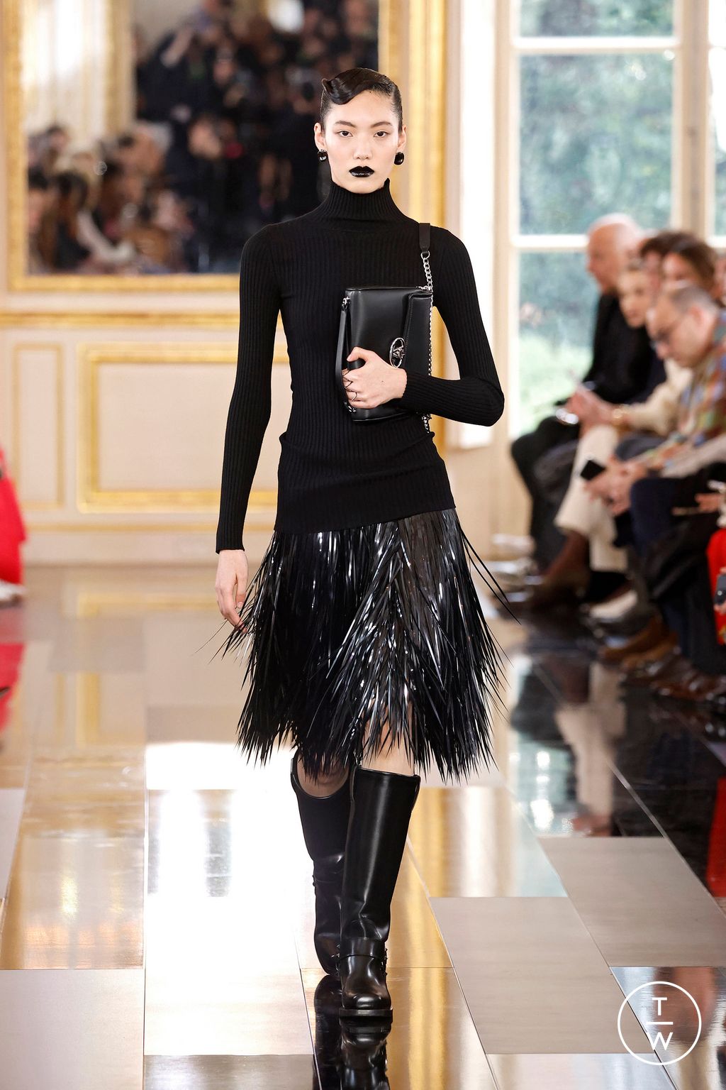 Fashion Week Paris Fall/Winter 2024 look 41 de la collection Valentino womenswear