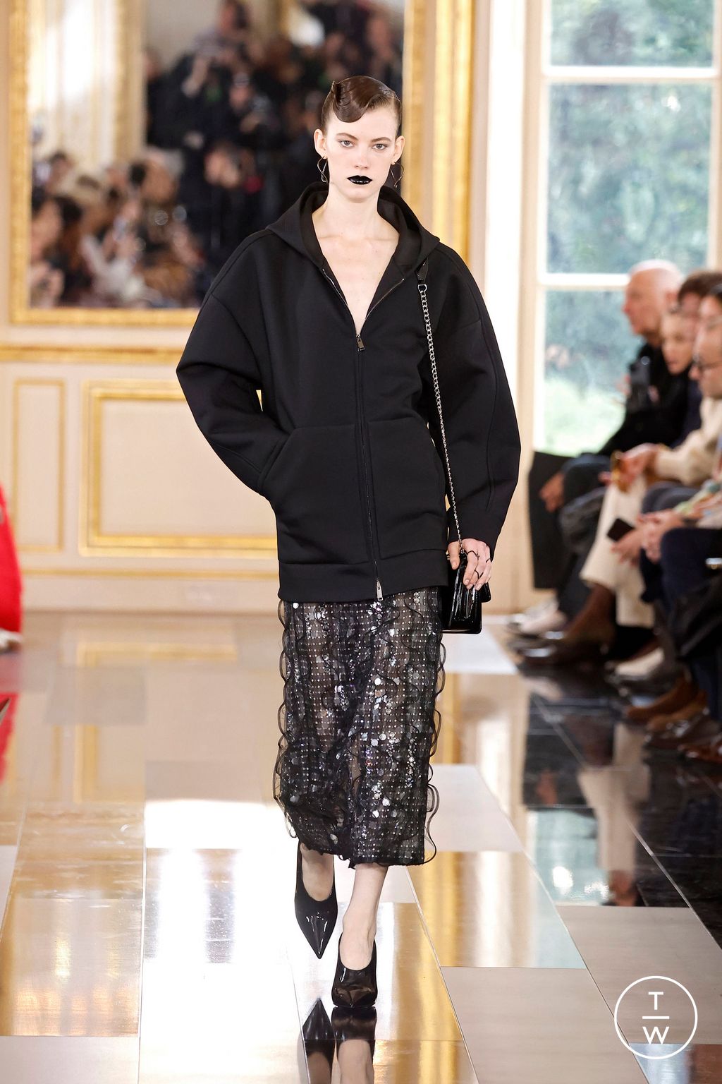 Fashion Week Paris Fall/Winter 2024 look 48 de la collection Valentino womenswear
