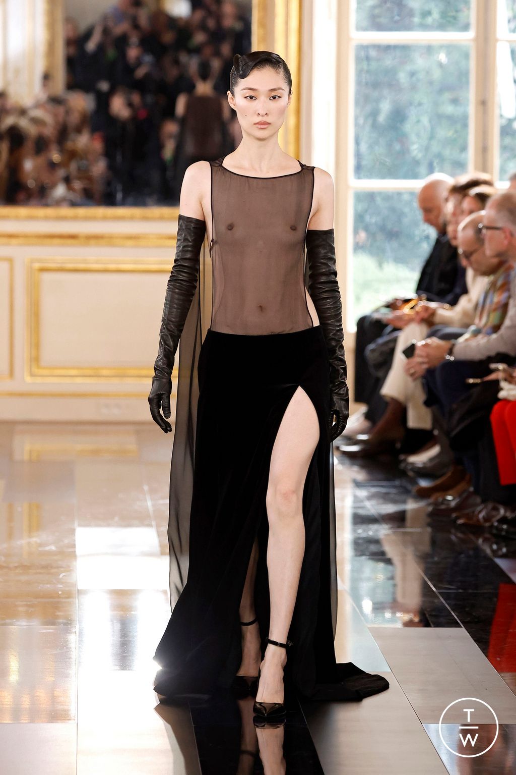 Fashion Week Paris Fall/Winter 2024 look 57 from the Valentino collection womenswear