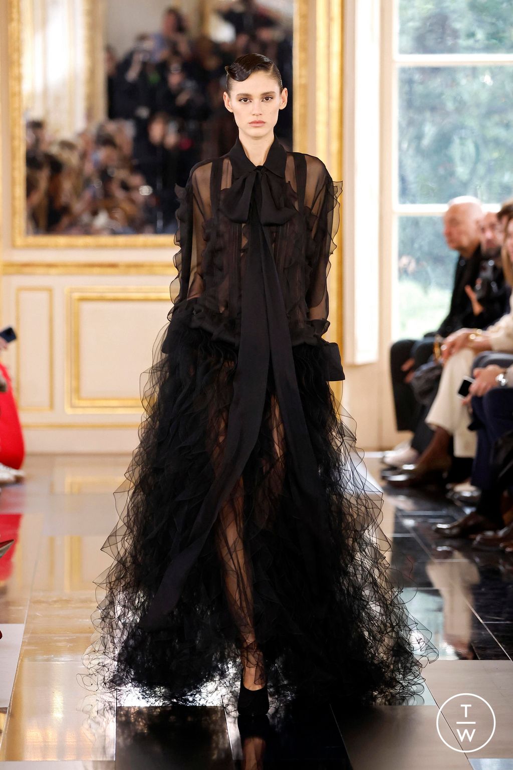 Fashion Week Paris Fall/Winter 2024 look 62 from the Valentino collection womenswear