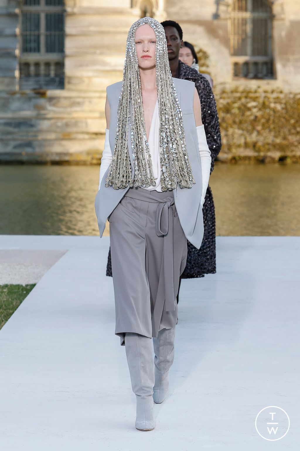 Fashion Week Paris Fall/Winter 2023 look 12 from the Valentino collection couture