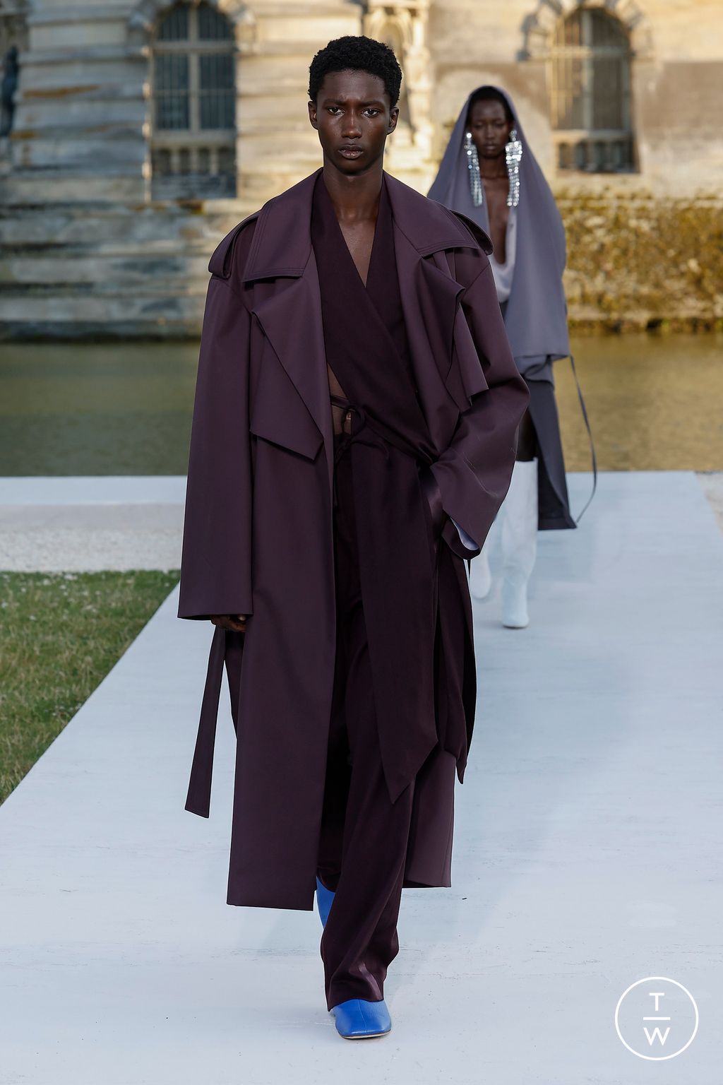 Fashion Week Paris Fall/Winter 2023 look 15 from the Valentino collection 高级定制