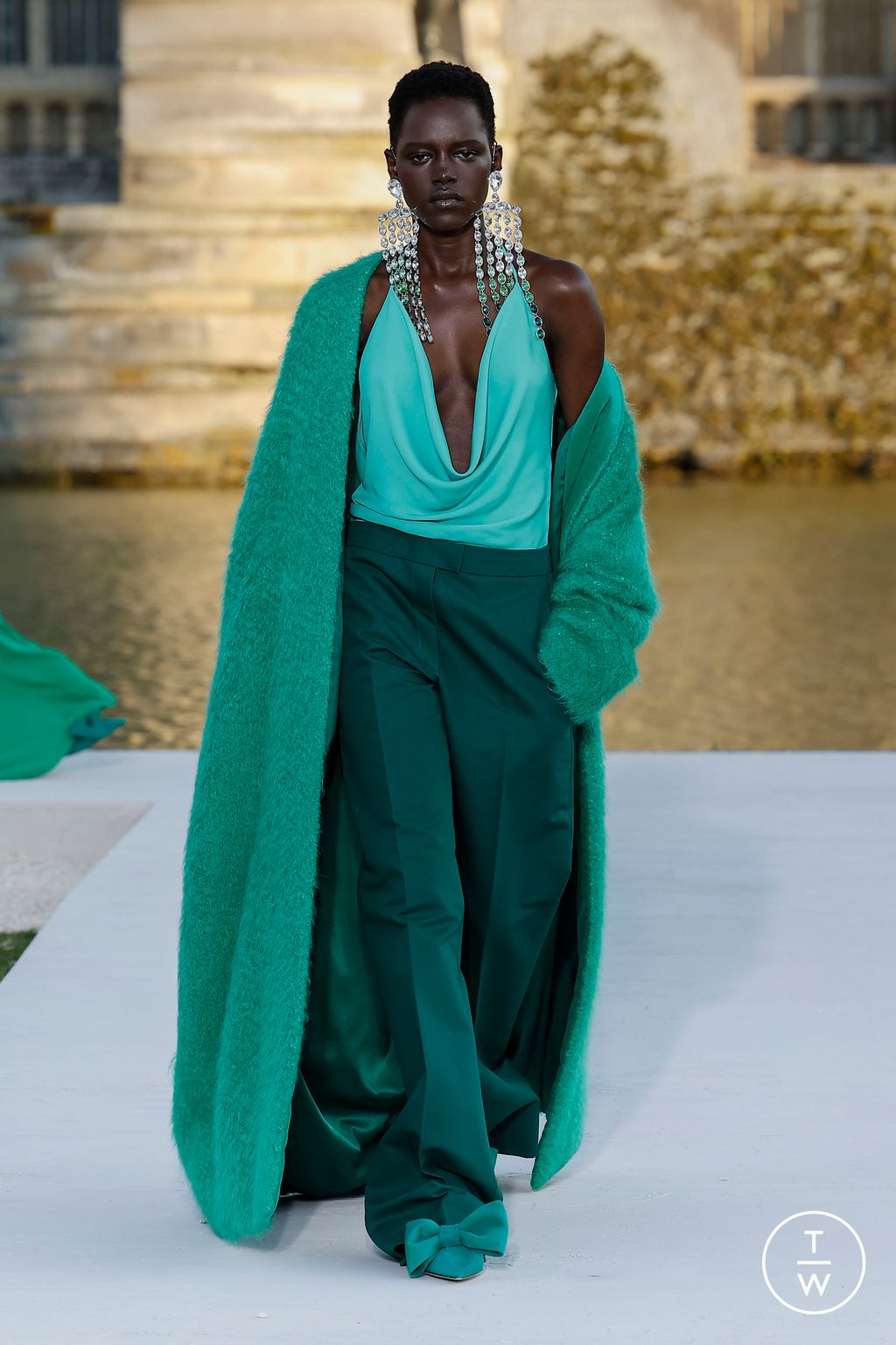 Fashion Week Paris Fall/Winter 2023 look 46 from the Valentino collection couture