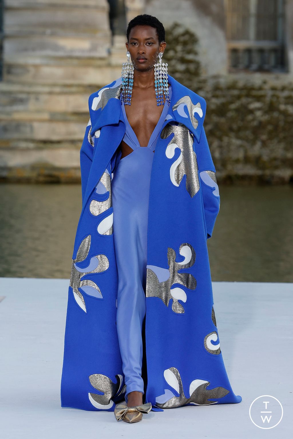 Fashion Week Paris Fall/Winter 2023 look 68 from the Valentino collection couture