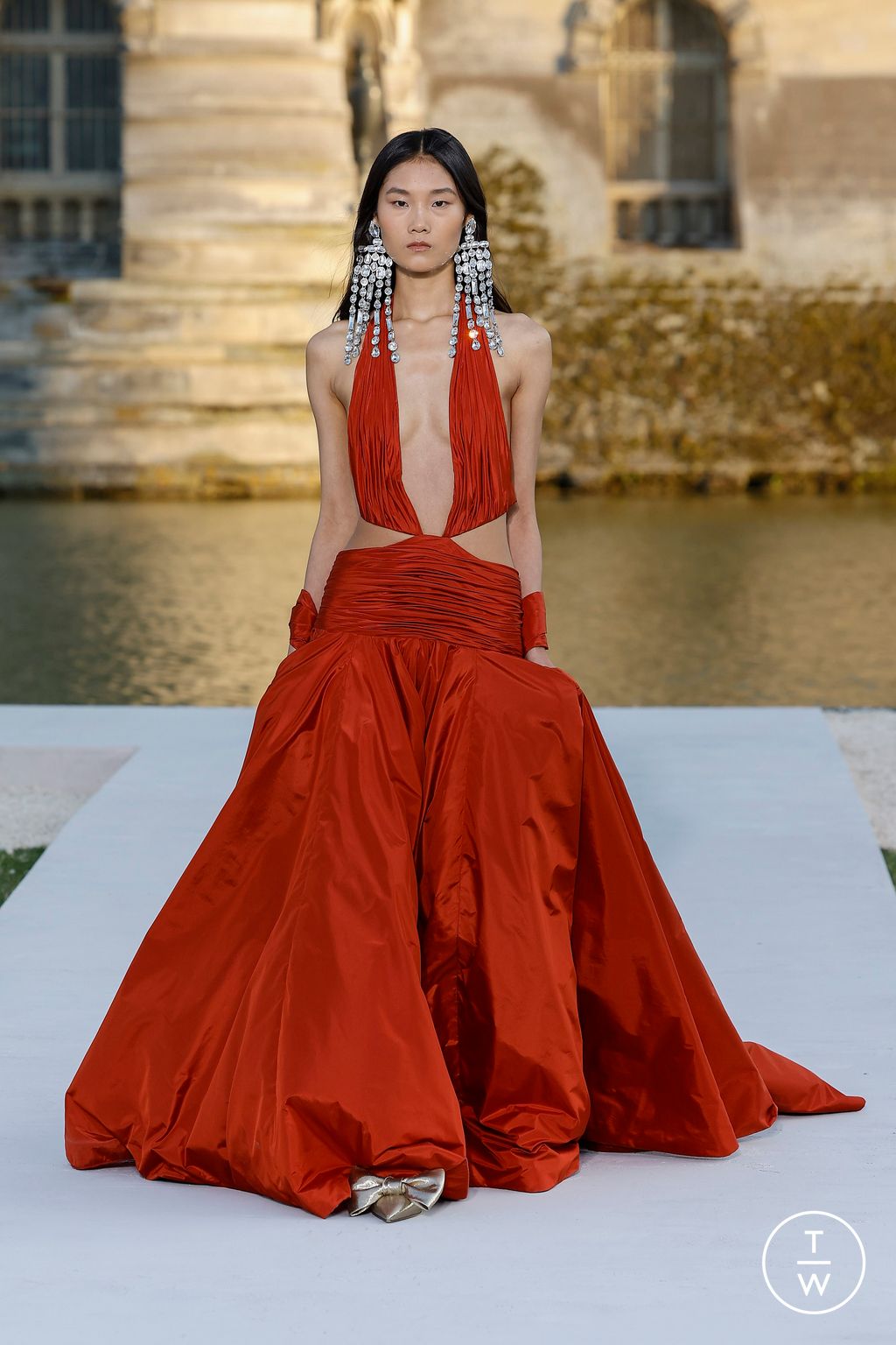 Fashion Week Paris Fall/Winter 2023 look 72 from the Valentino collection couture