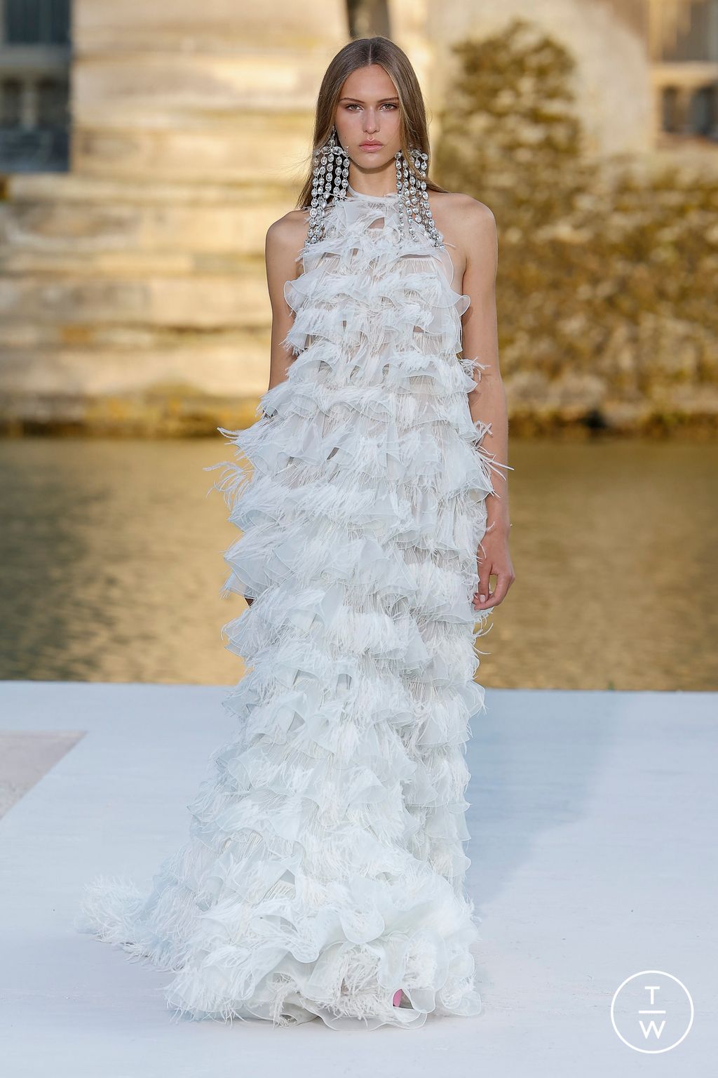 Fashion Week Paris Fall/Winter 2023 look 75 from the Valentino collection couture