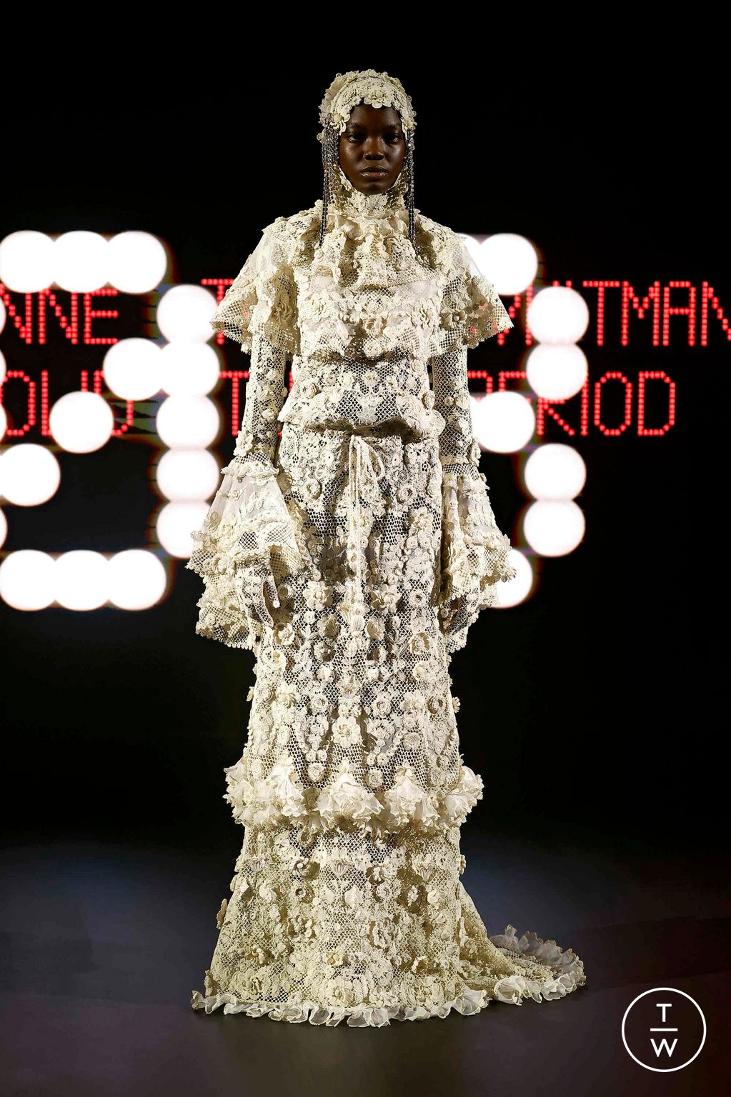 Fashion Week Paris Spring/Summer 2025 look 3 from the Valentino collection couture