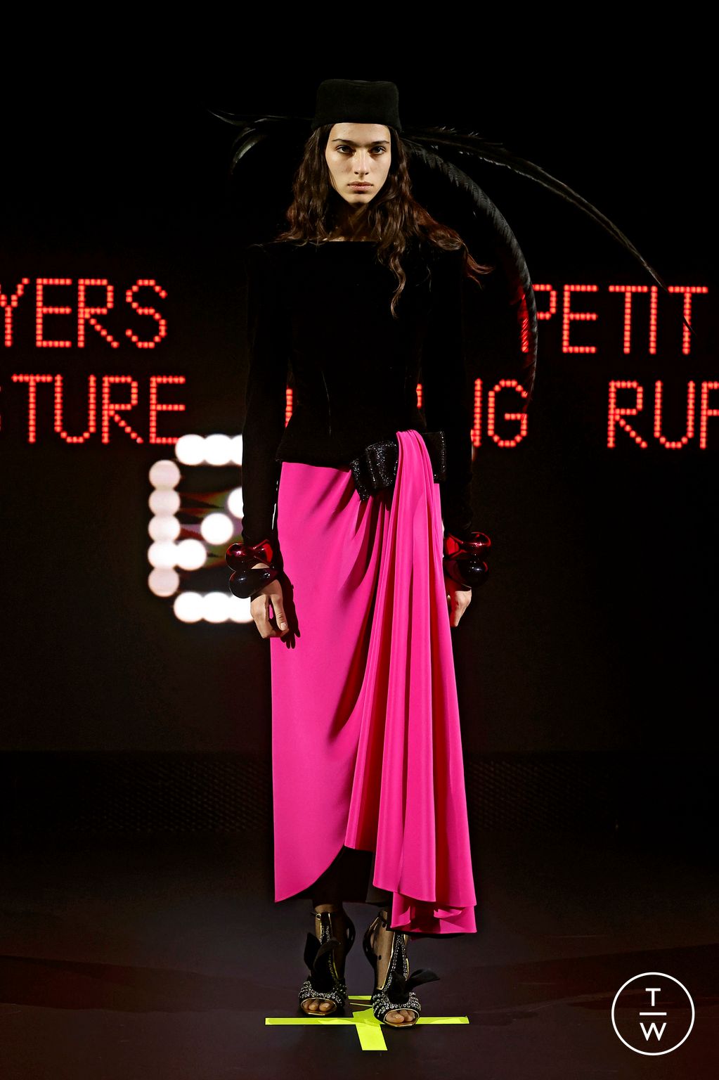 Fashion Week Paris Spring/Summer 2025 look 5 from the Valentino collection couture