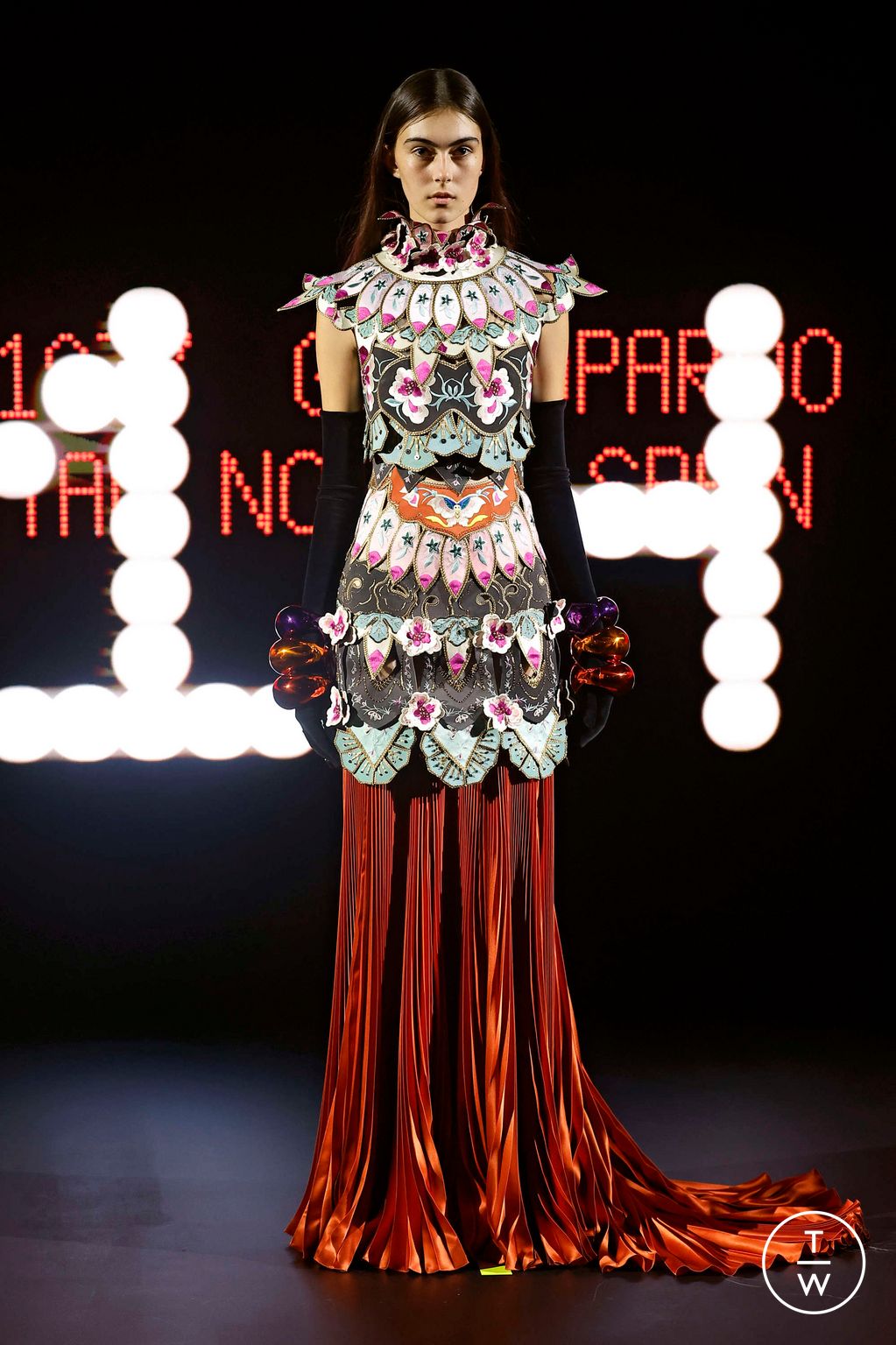 Fashion Week Paris Spring/Summer 2025 look 14 from the Valentino collection couture