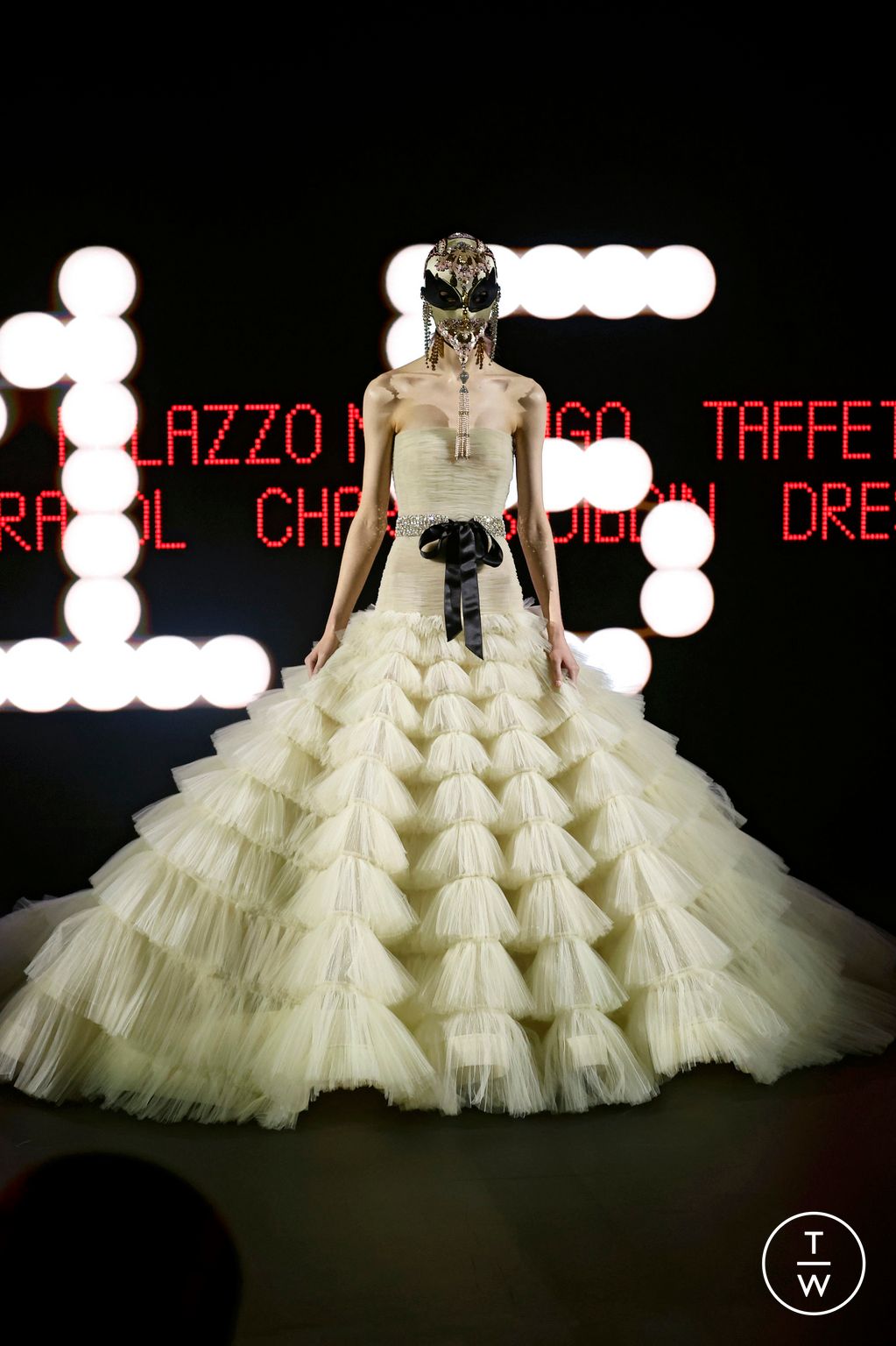 Fashion Week Paris Spring-Summer 2025 look 15 from the Valentino collection couture