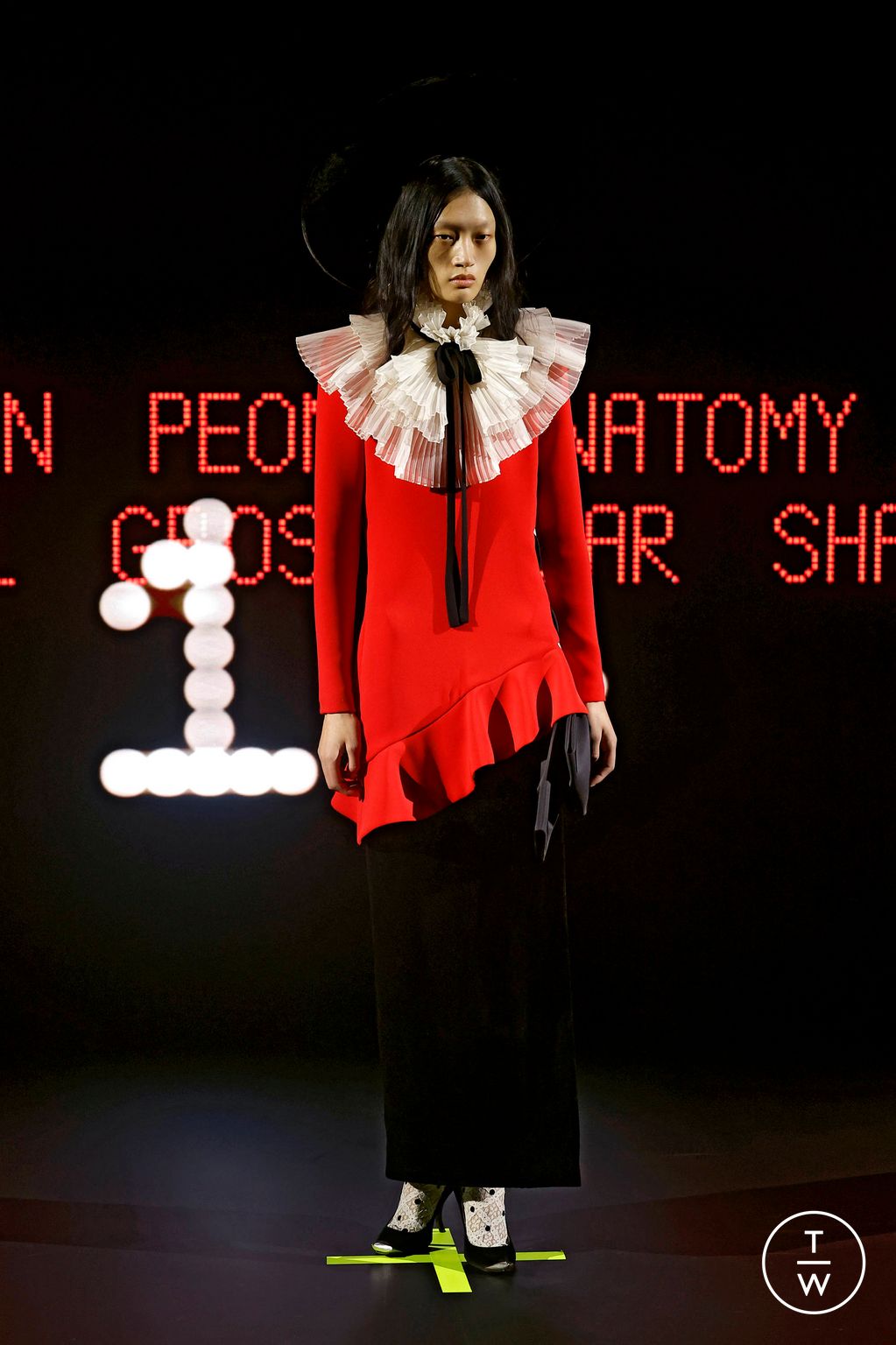 Fashion Week Paris Spring/Summer 2025 look 16 from the Valentino collection couture
