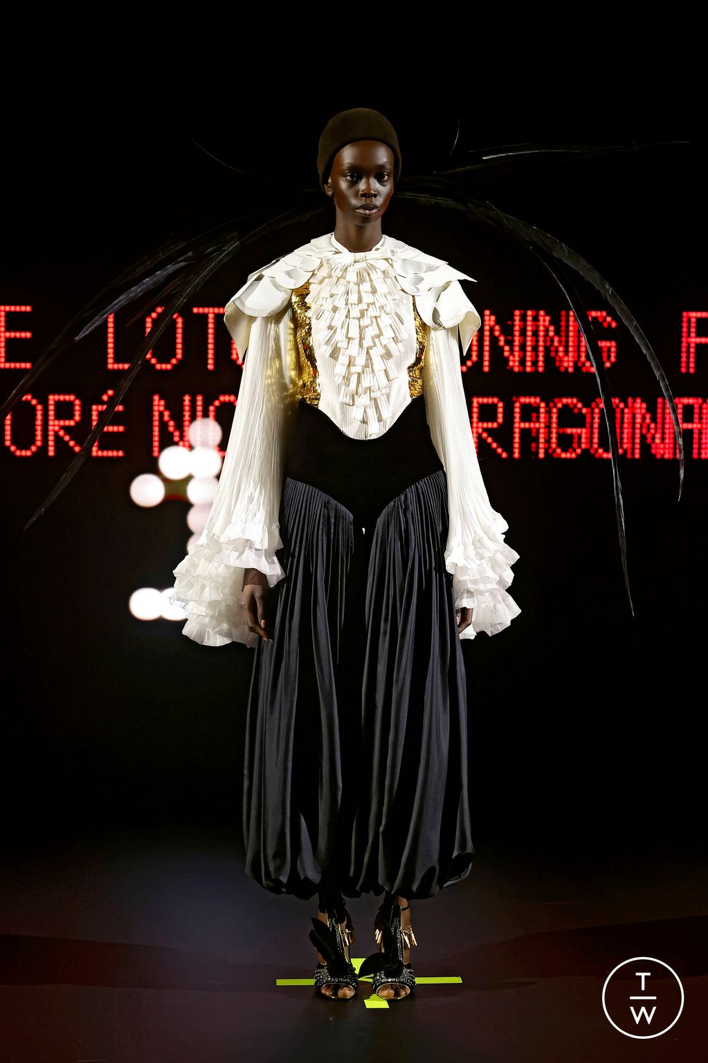 Fashion Week Paris Spring/Summer 2025 look 18 from the Valentino collection couture