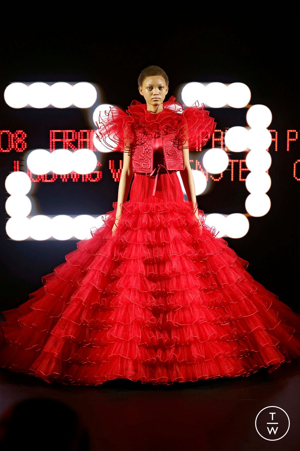 Fashion Week Paris Spring/Summer 2025 look 20 from the Valentino collection couture