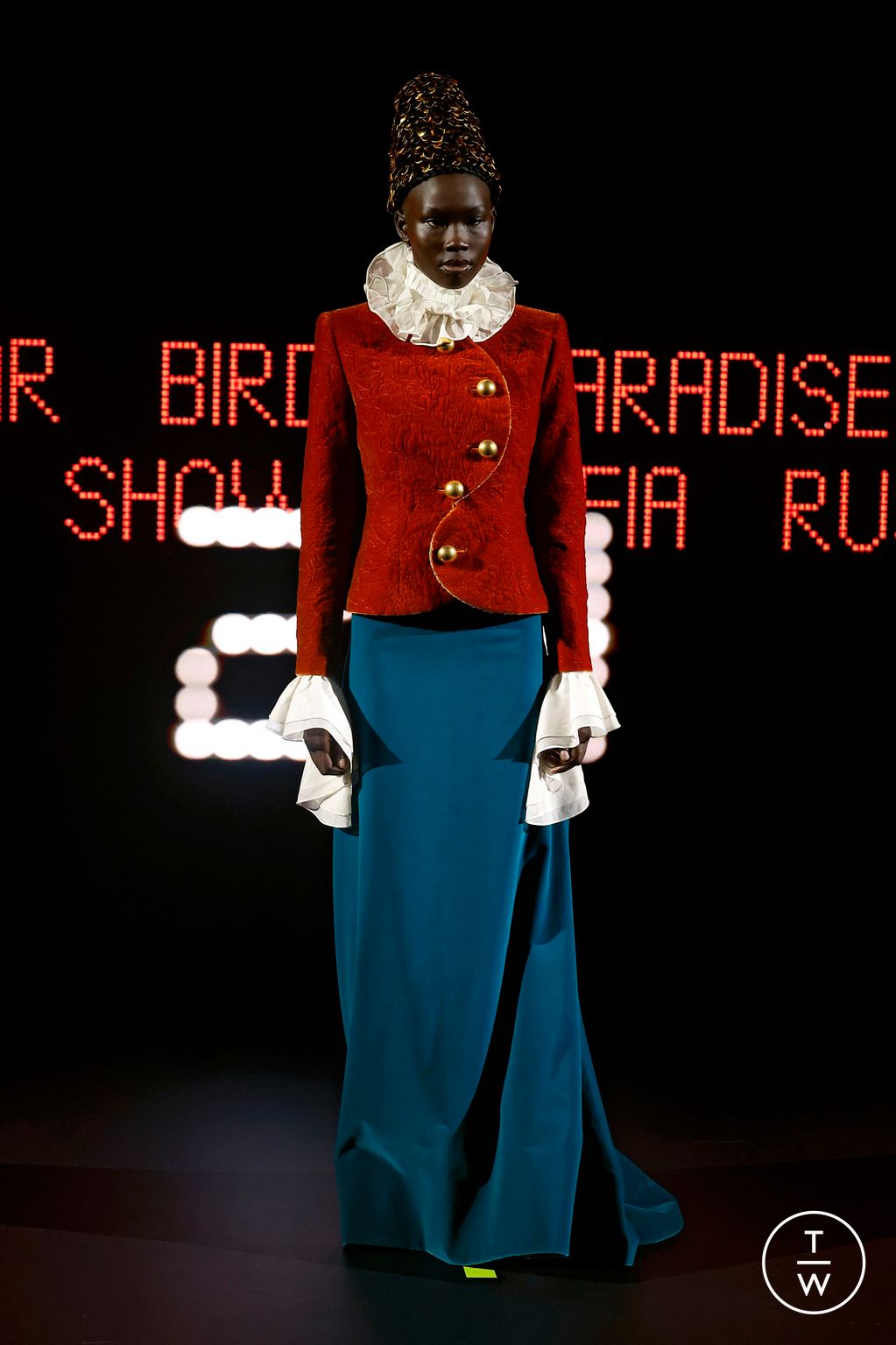 Fashion Week Paris Spring/Summer 2025 look 24 from the Valentino collection couture