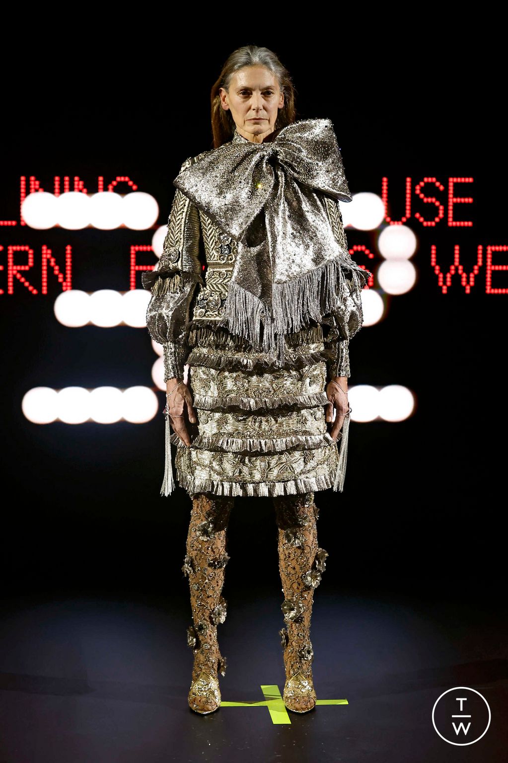 Fashion Week Paris Spring/Summer 2025 look 32 from the Valentino collection couture