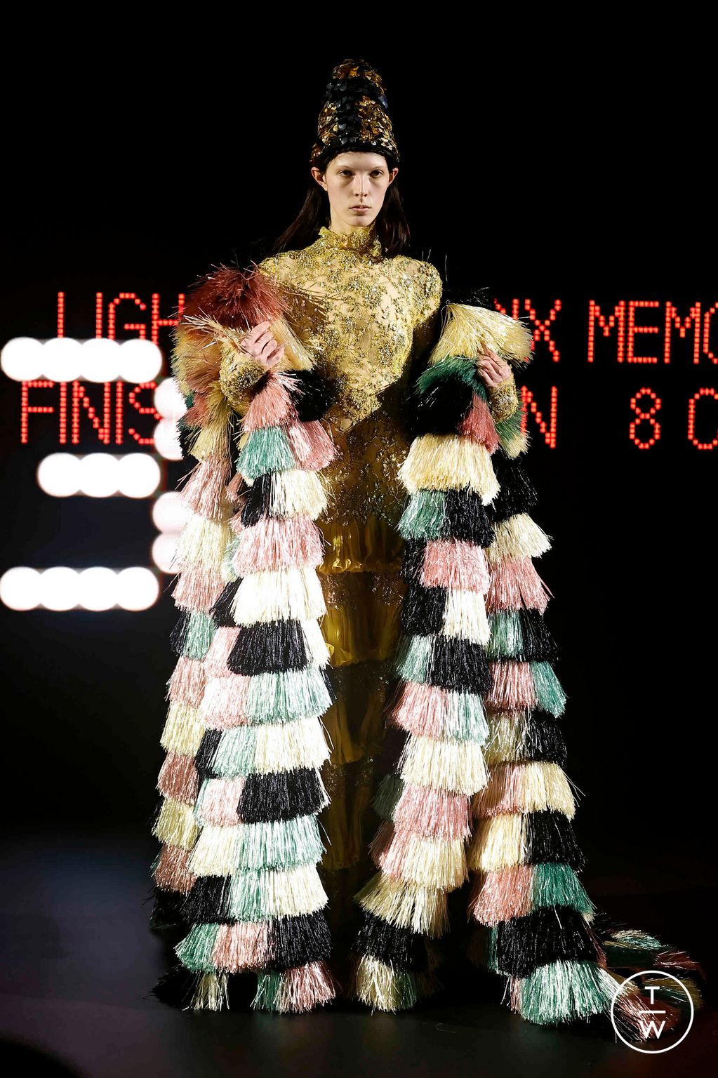 Fashion Week Paris Spring/Summer 2025 look 34 from the Valentino collection couture