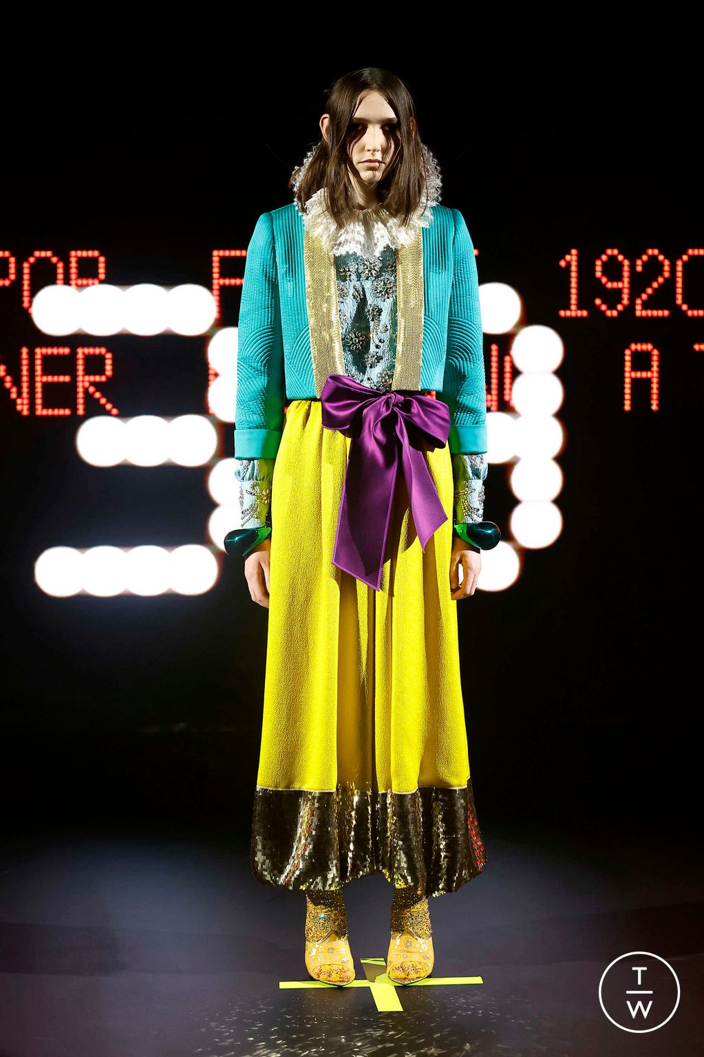 Fashion Week Paris Spring/Summer 2025 look 39 from the Valentino collection couture