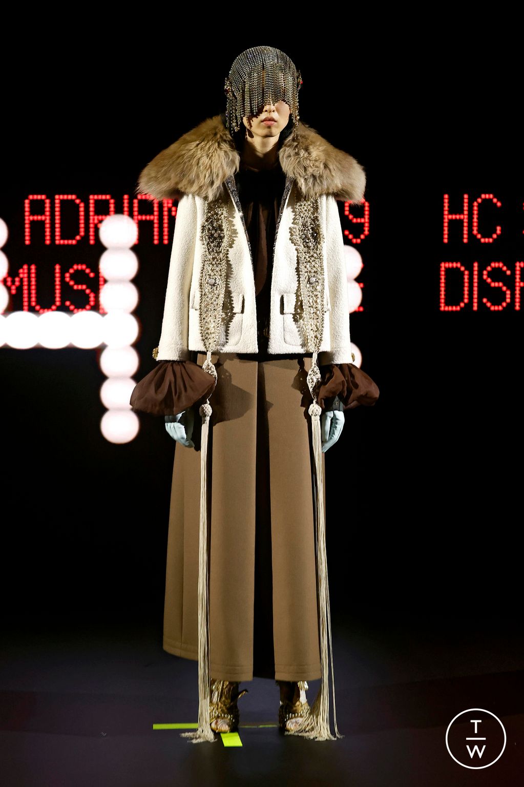 Fashion Week Paris Spring/Summer 2025 look 43 from the Valentino collection couture