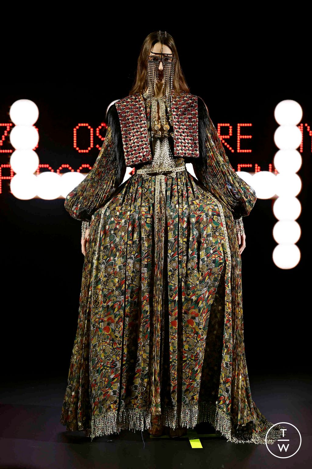 Fashion Week Paris Spring/Summer 2025 look 44 from the Valentino collection couture