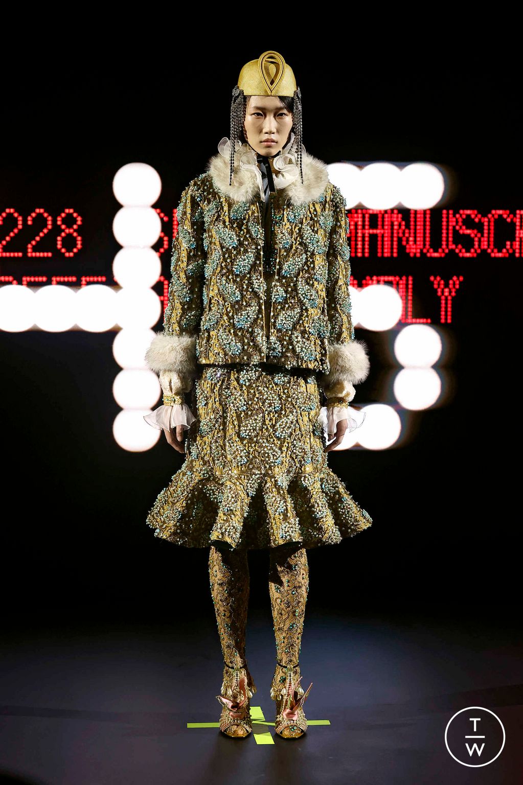 Fashion Week Paris Spring/Summer 2025 look 45 from the Valentino collection couture
