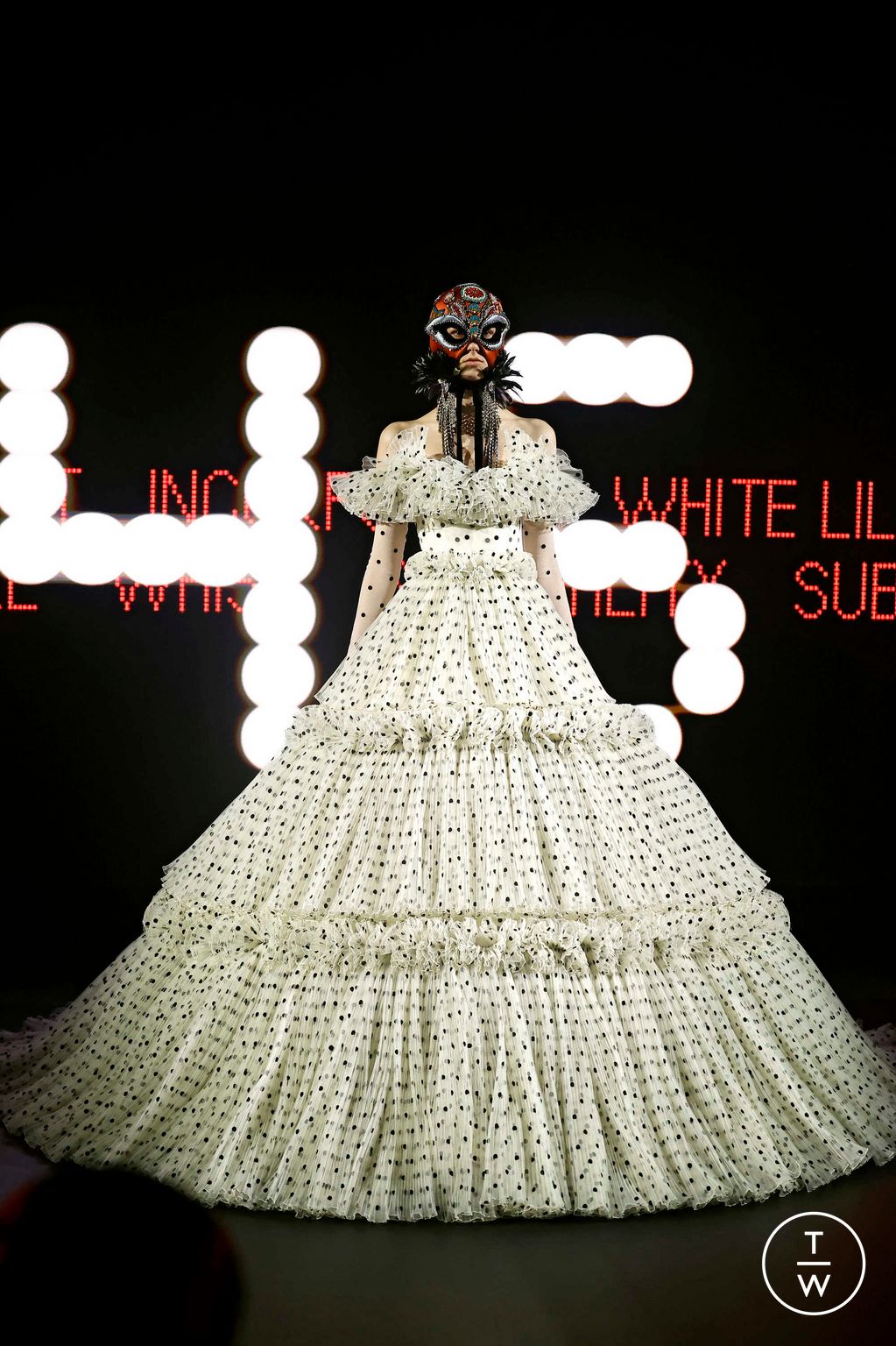 Fashion Week Paris Spring/Summer 2025 look 46 from the Valentino collection couture