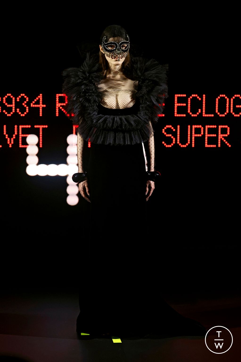 Fashion Week Paris Spring/Summer 2025 look 47 from the Valentino collection couture