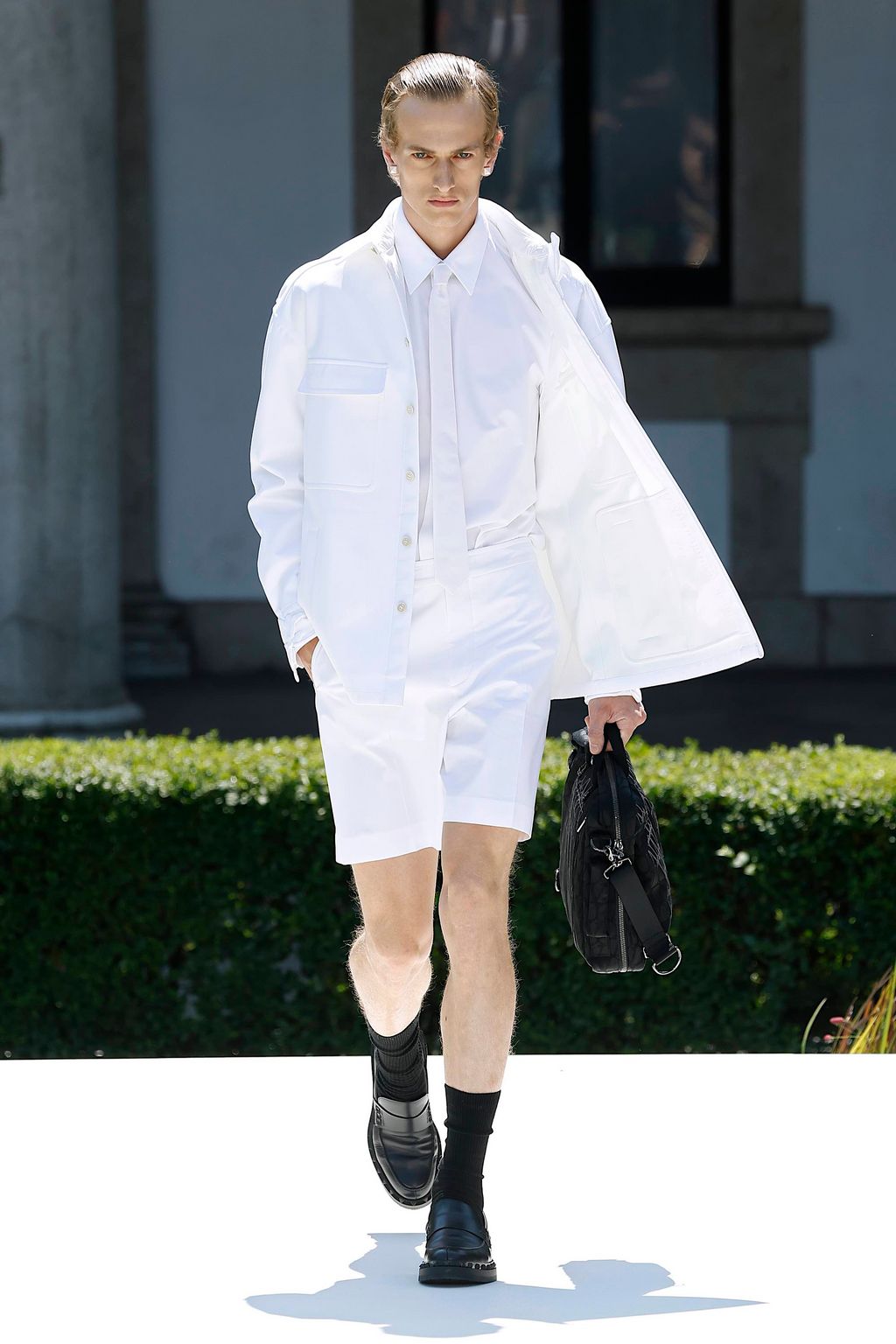 Fashion Week Milan Spring/Summer 2024 look 2 from the Valentino collection menswear