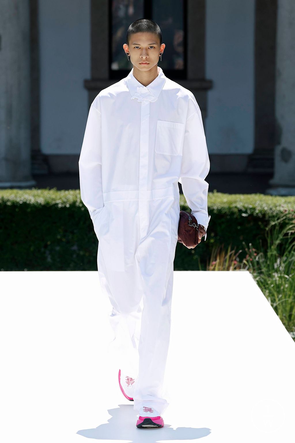 Fashion Week Milan Spring/Summer 2024 look 4 from the Valentino collection 男装