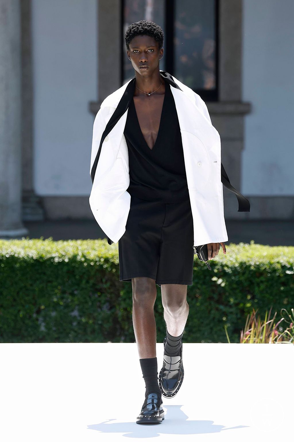 Fashion Week Milan Spring/Summer 2024 look 5 from the Valentino collection menswear