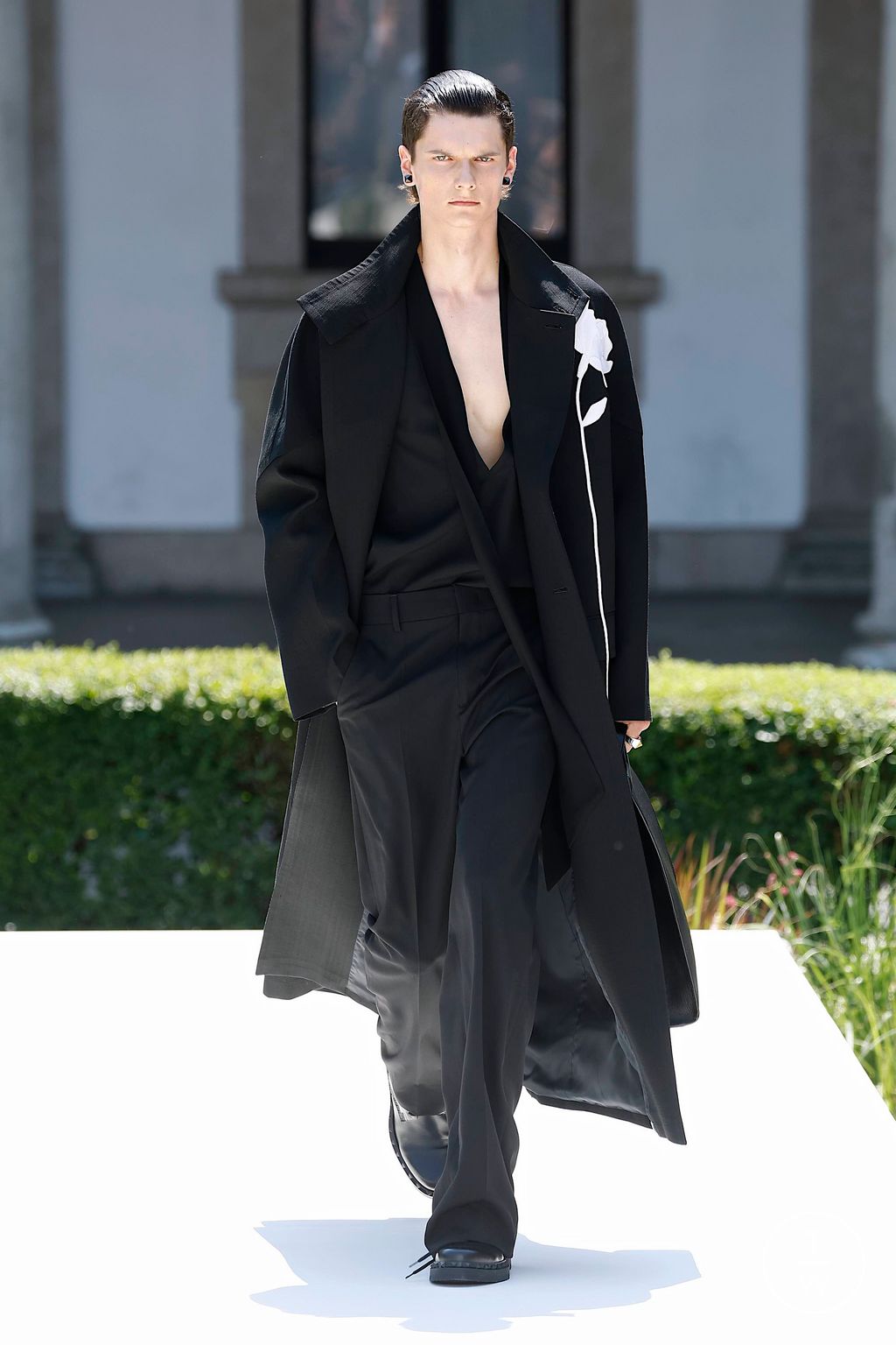 Fashion Week Milan Spring/Summer 2024 look 6 from the Valentino collection menswear