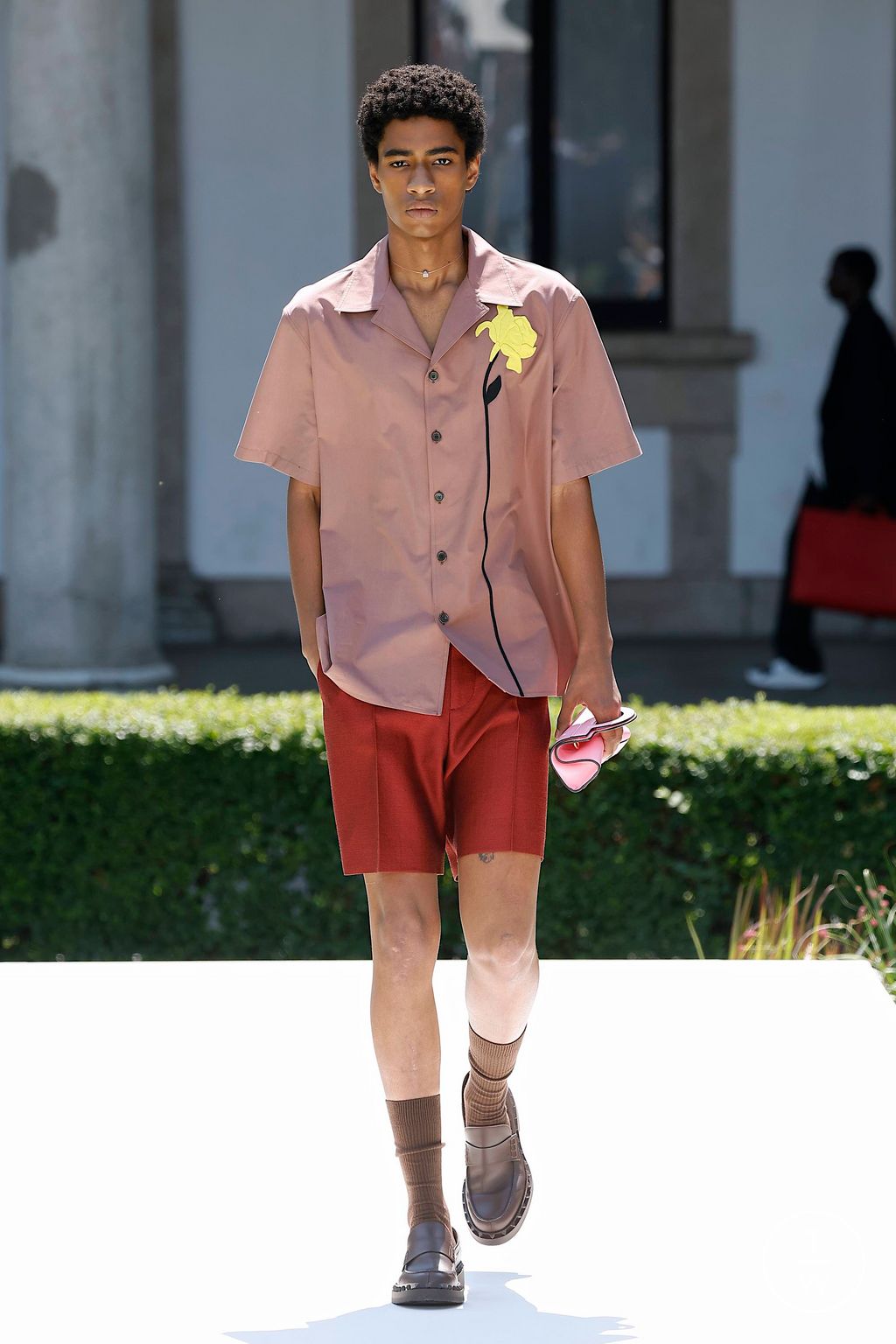 Fashion Week Milan Spring/Summer 2024 look 13 from the Valentino collection menswear