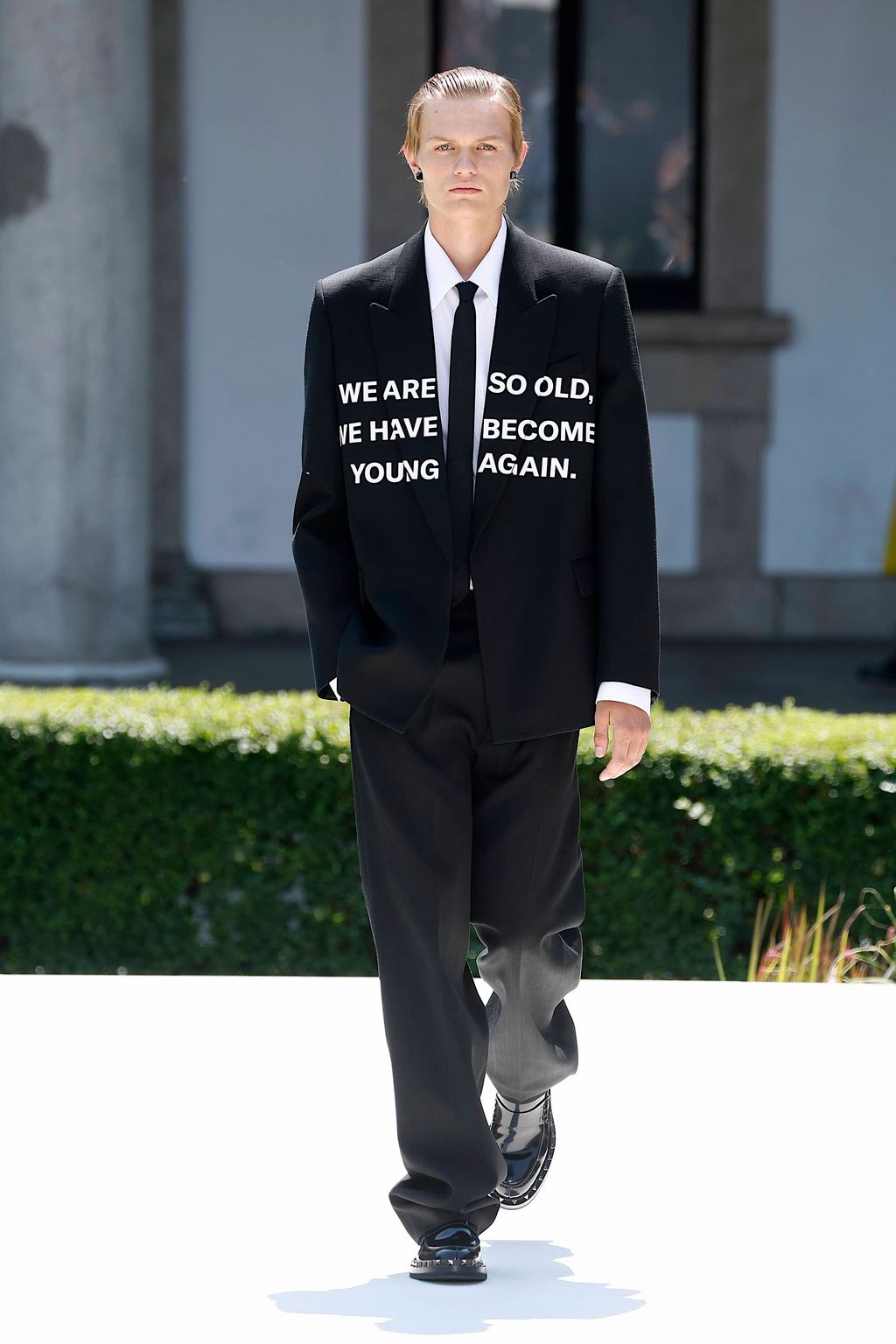 Fashion Week Milan Spring/Summer 2024 look 18 from the Valentino collection menswear