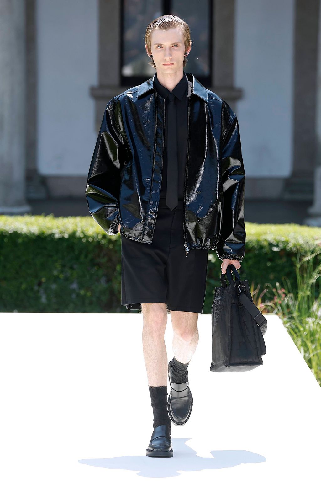 Fashion Week Milan Spring/Summer 2024 look 19 from the Valentino collection 男装