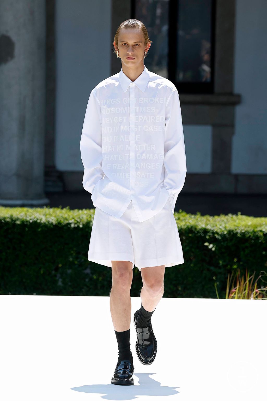 Fashion Week Milan Spring/Summer 2024 look 20 from the Valentino collection menswear