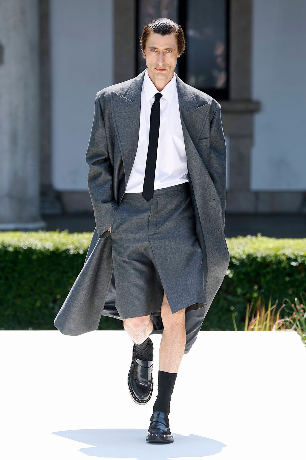 Fashion Week Milan Spring/Summer 2024 look 23 from the Valentino collection menswear