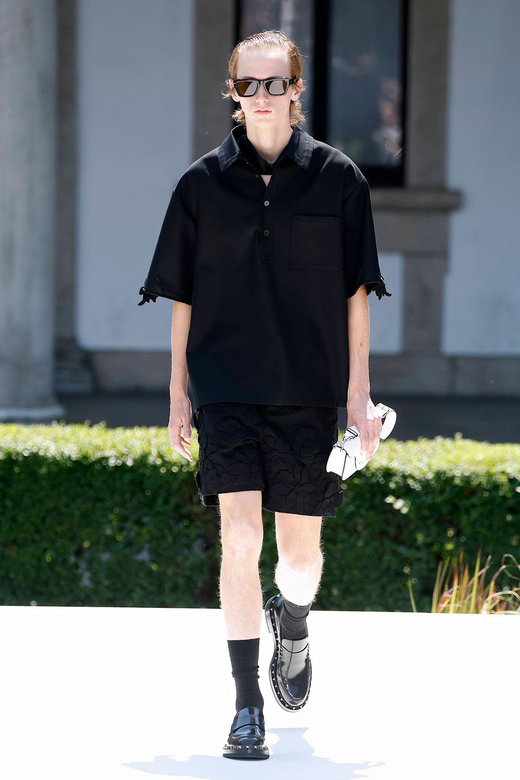 Fashion Week Milan Spring/Summer 2024 look 29 from the Valentino collection menswear