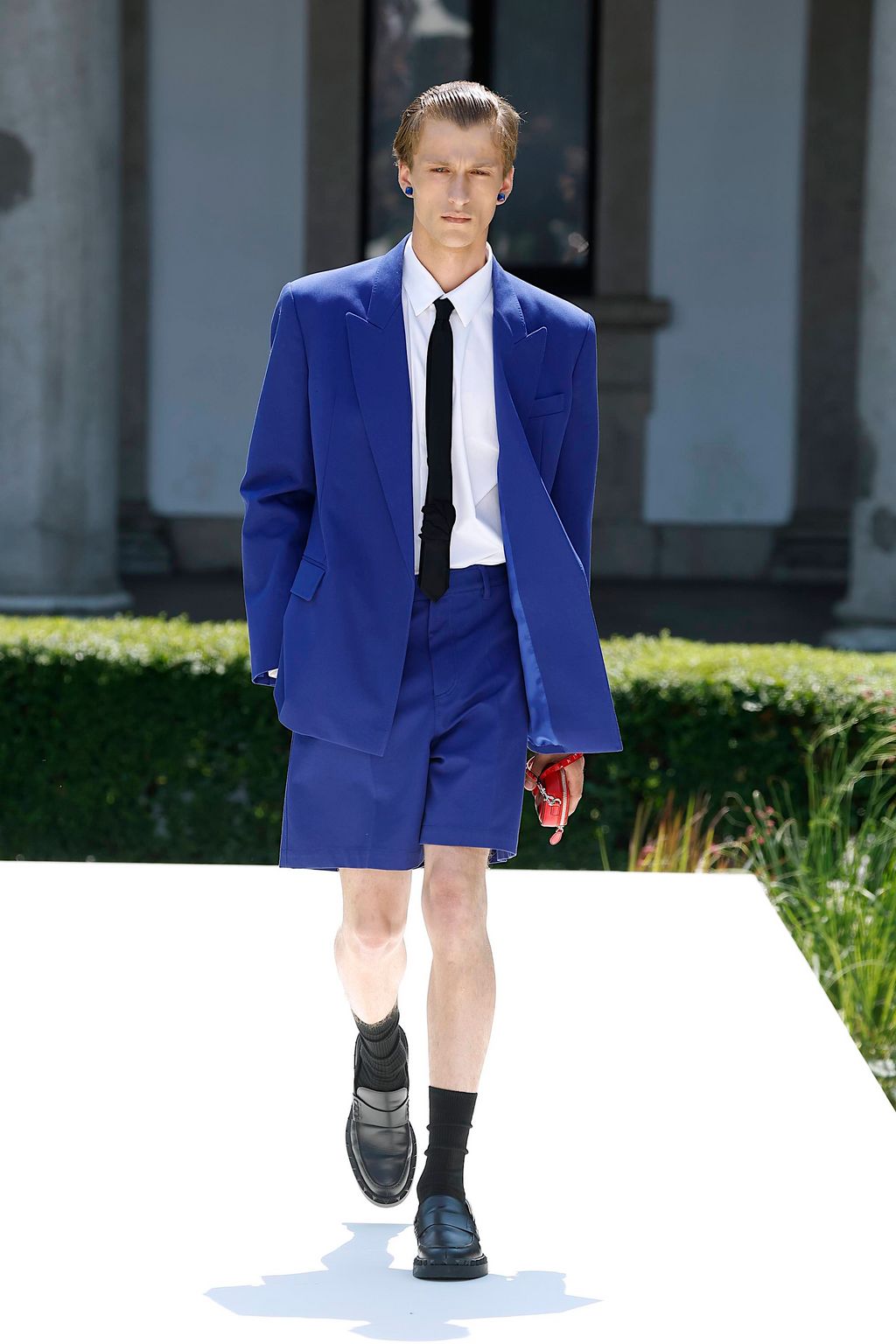 Fashion Week Milan Spring/Summer 2024 look 30 from the Valentino collection menswear