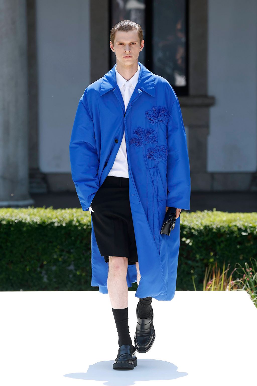 Fashion Week Milan Spring/Summer 2024 look 33 from the Valentino collection menswear