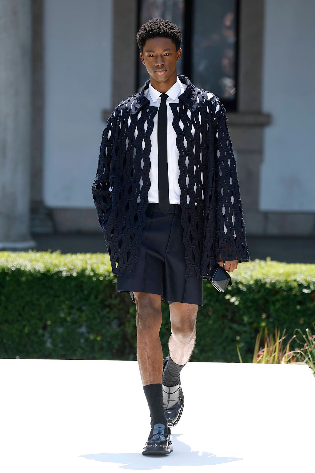 Fashion Week Milan Spring/Summer 2024 look 34 from the Valentino collection 男装